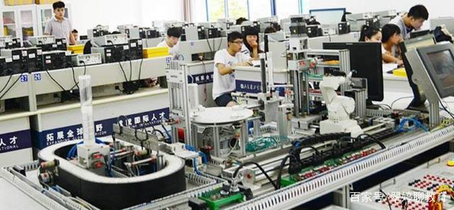 从“大学”到“学院” 一场关于教学设备研究的“淘气”改革？